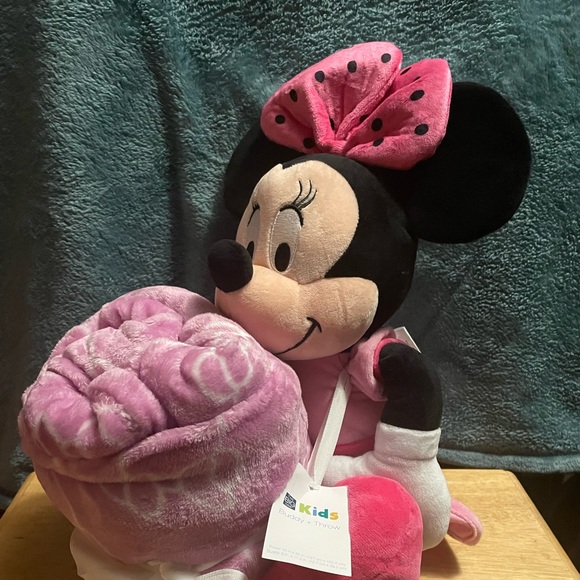 The Big One Bedding Disneys Minnie Mouse Kids Buddy Throw Set By